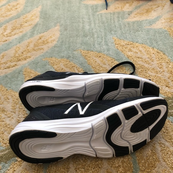 EUC New Balance 711 Trainer - Picture 2 of 3